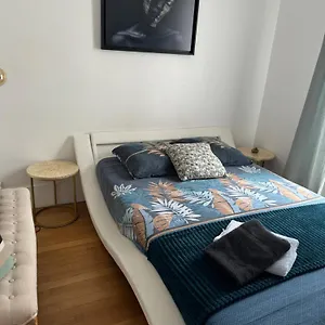 Appartamento Guest Nearby Champs Elysees, Parigi
